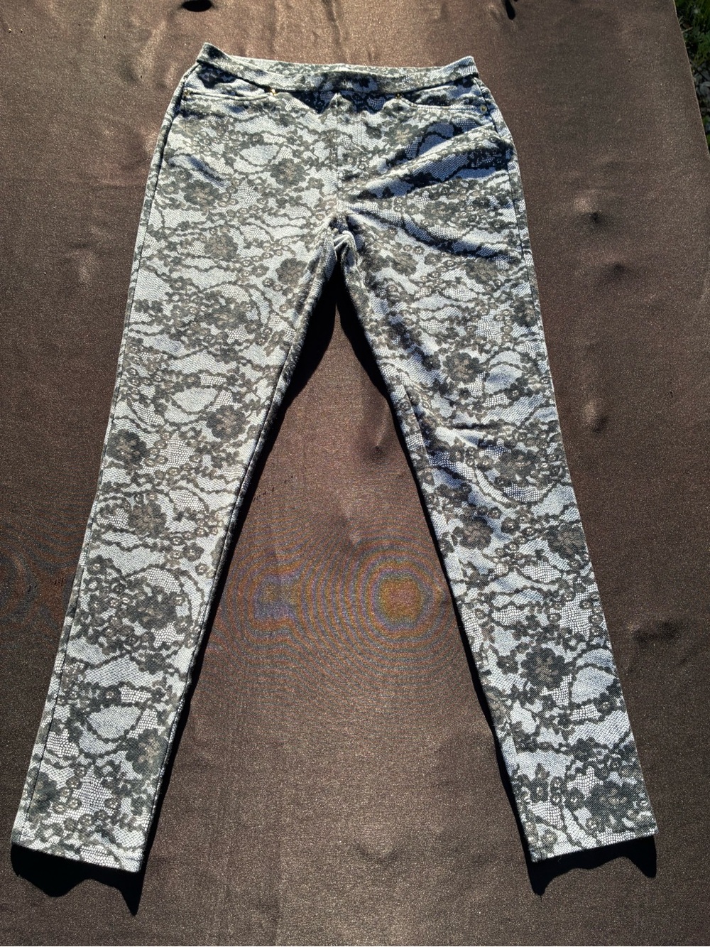 MICHAEL Michael Kors Gray and Black Lace-Pattern Leggings - Picture 5 of 6